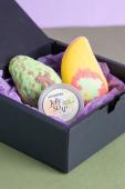 Easter gift sets for enjoying natural colours and flavours