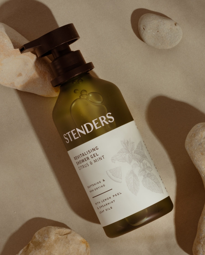 Revitalising shower outlet gel